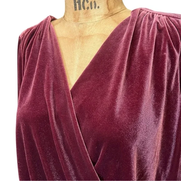 Express Deep Red Velvet Bodysuit Like New! M - Picture 2 of 8